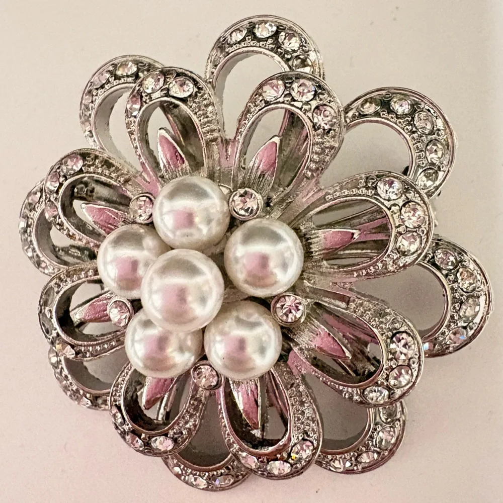 Vintage style Silver tone and faux Pearl Floral Brooch